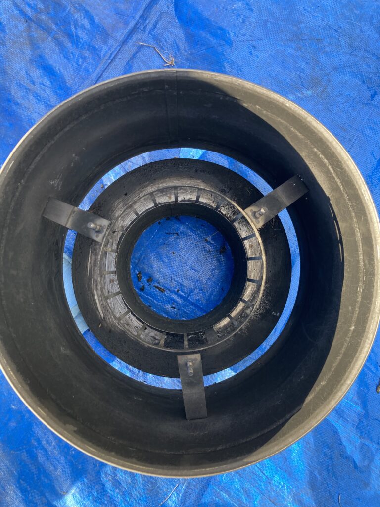 鳥の巣を除去した煙突