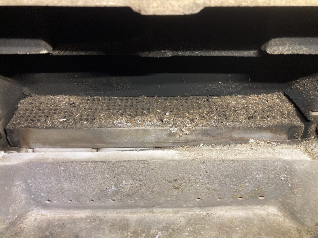 ディファイアントの触媒がススで詰まっている様子